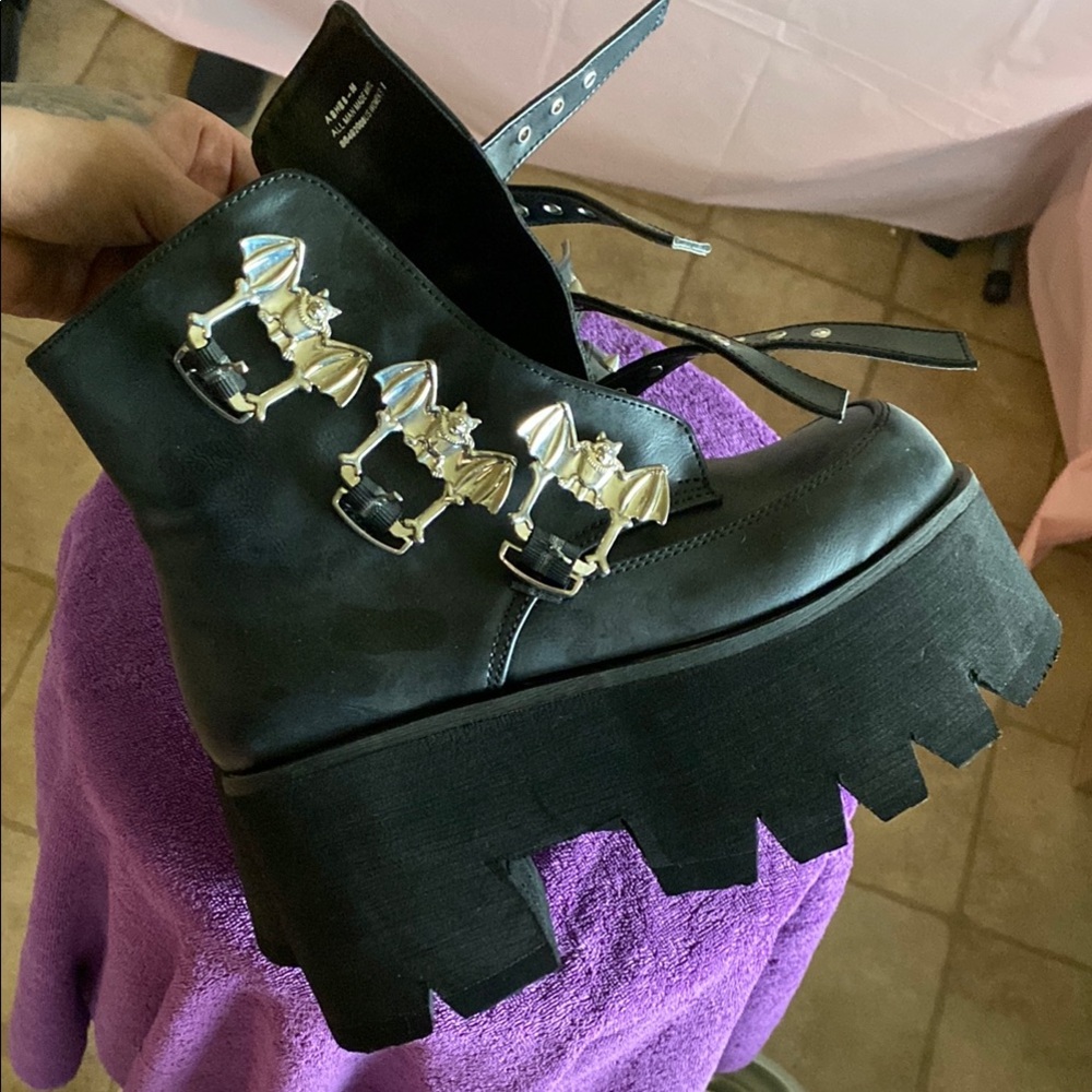 Demonia platform boots